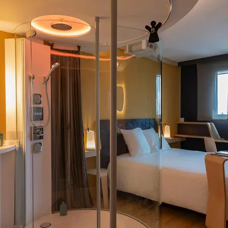 Nomad Hotell 3*