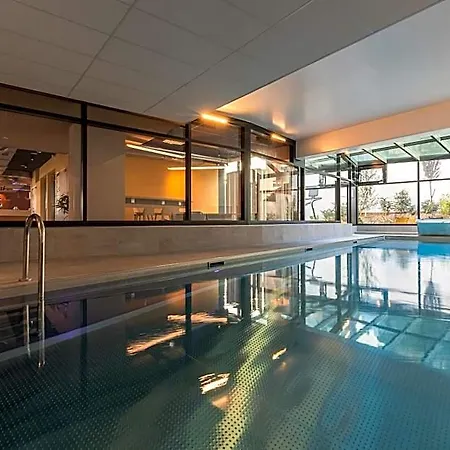 Nomad Hotell 3*