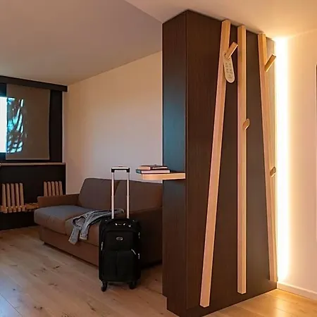 Nomad 3* Dijon